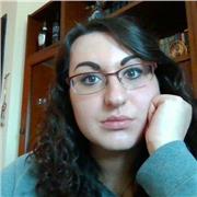 ragazza laureata in comunicazione da lezioni private di italiano, letteratura, psicologia e filosofia